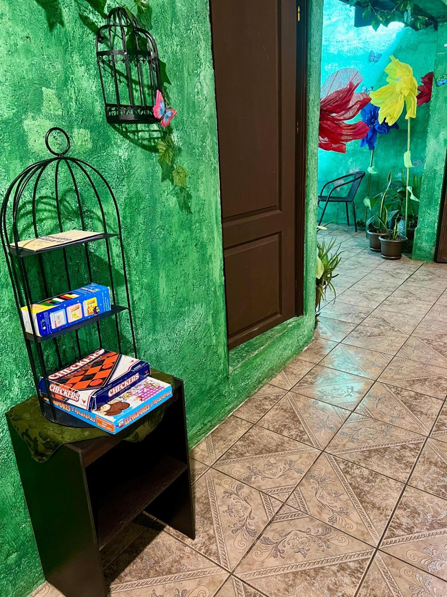 Wonderland Hostel Antigua Esterno foto